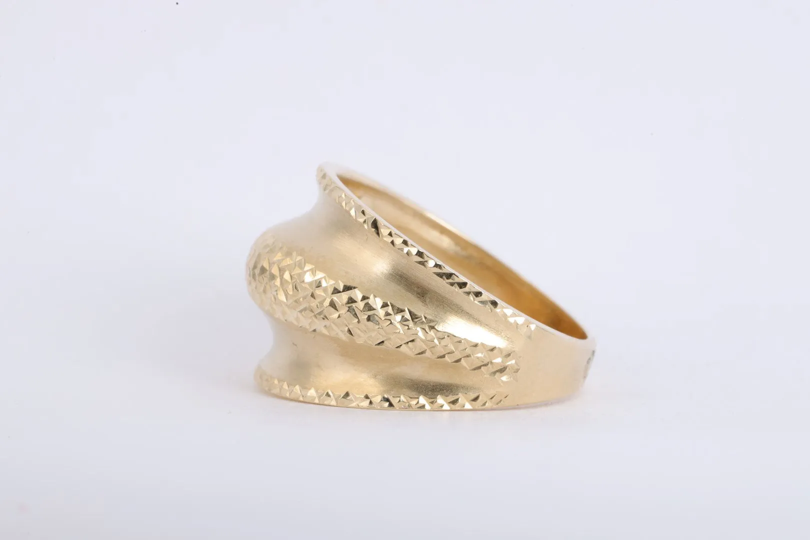 14k Yellow Gold Textured Ring Size 8 (3.31g.)