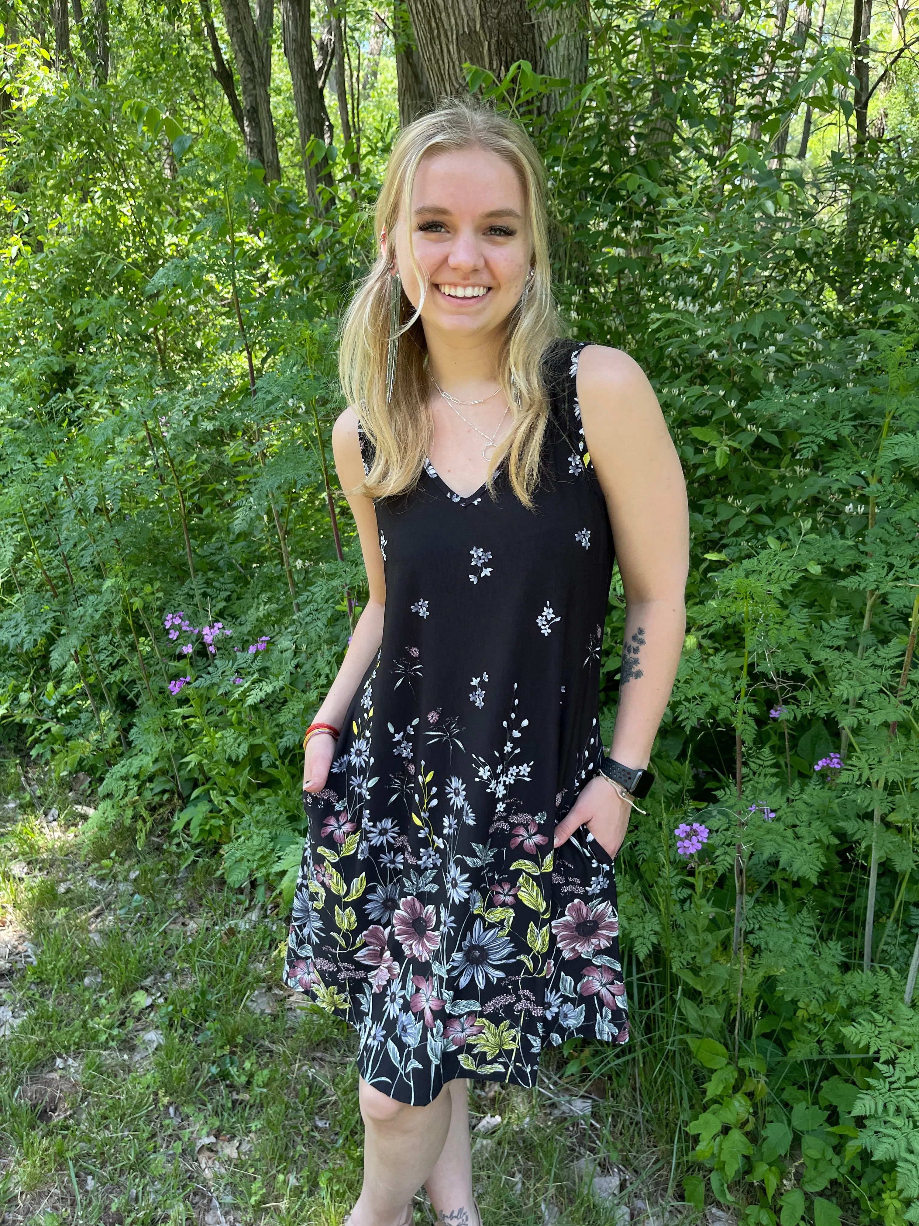 BLACK FLORAL SLEEVELESS DRESS