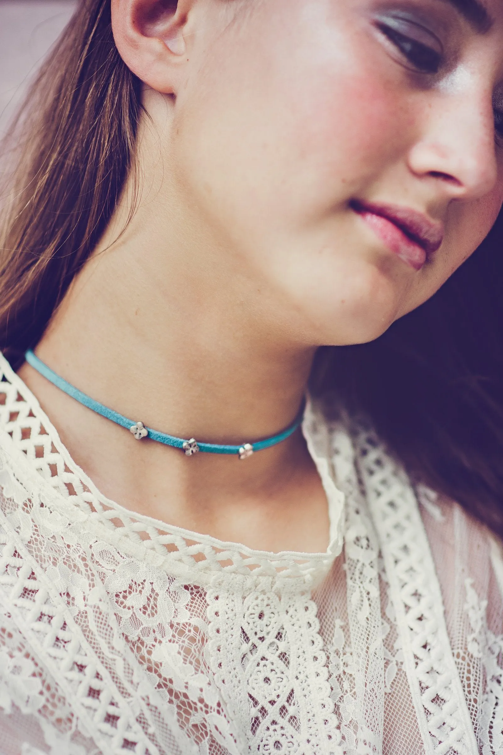 quatrefoil slide choker necklace // choice of colours